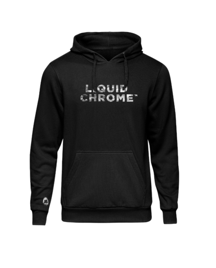 Foto von schwarzem Hoodie mit glänzender, reflektierender Schrift als Front-Print und Logo am Ärmel